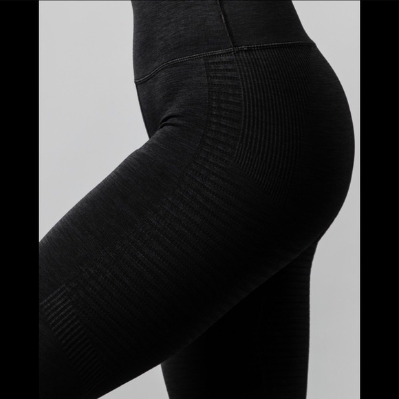 SOLD Alphalete Halo leggings - Picture 3 of 6